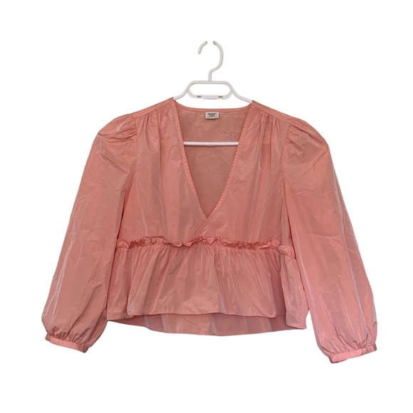 Sunday Best Tops - Aritzia Sunday Best Jinx Blouse Guava Pink Size
XXS Feminine Flowy Cropped